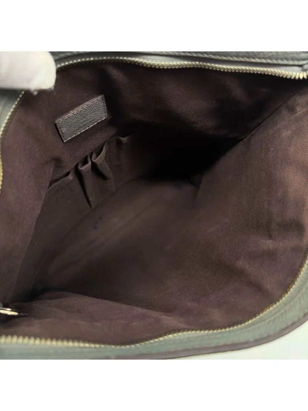 Louis Vuitton Sasha Taiga Shoulder Bag Crossbody Leather Messenger